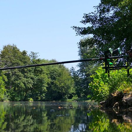 Camping Les Lacs De Courtes Estang Exterior foto
