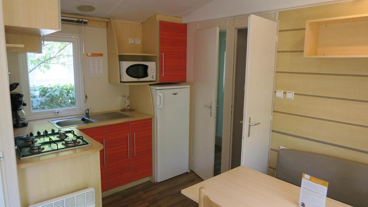 Camping Les Lacs De Courtes Estang Exterior foto