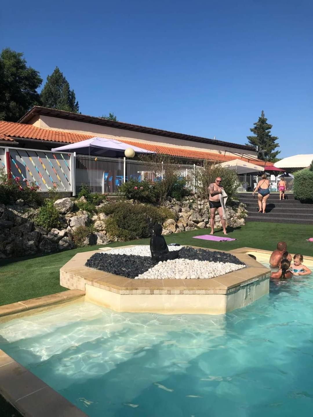 Camping Les Lacs De Courtes Estang Exterior foto